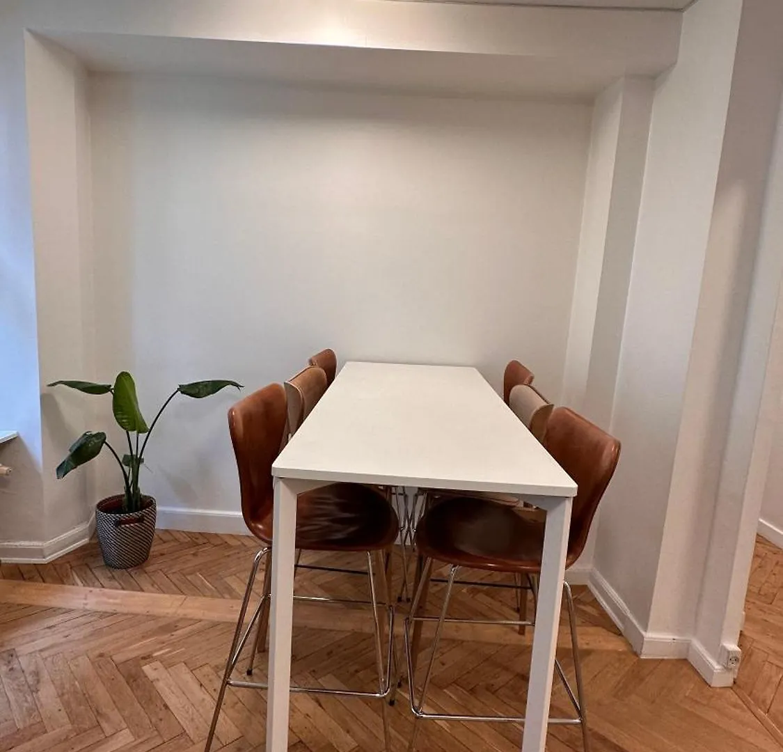 Studio 1 Til 3 København 0*,